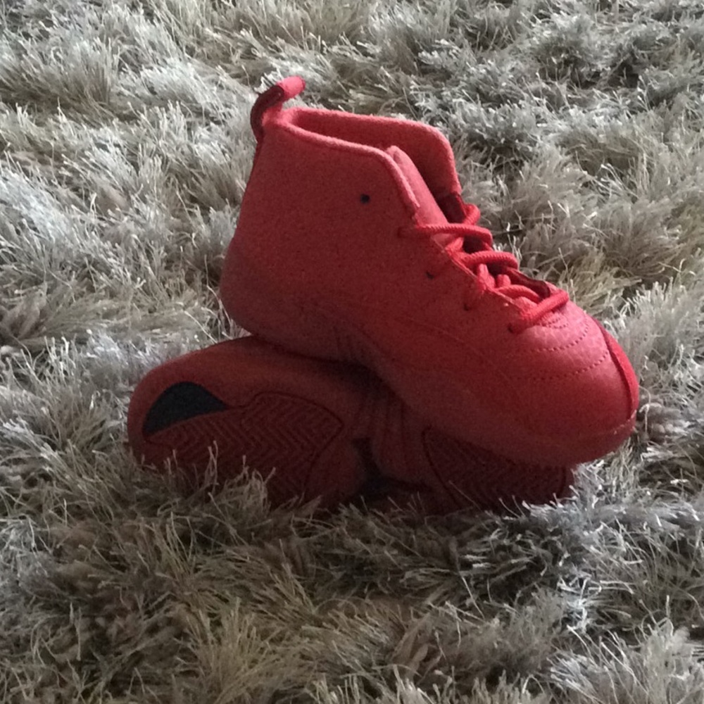 Shoes - Picture 2 of 3